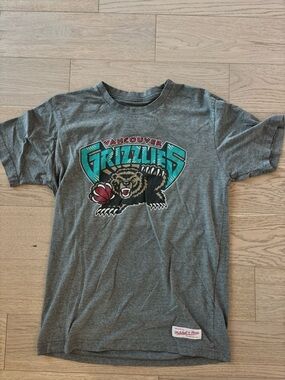 Mitchell & Ness Vancouver Grizzlies Gray Tee with Teal and Red Logo